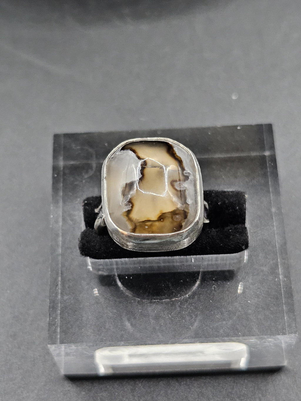 Sterling Silver Ring with Seam Agate. Size 5