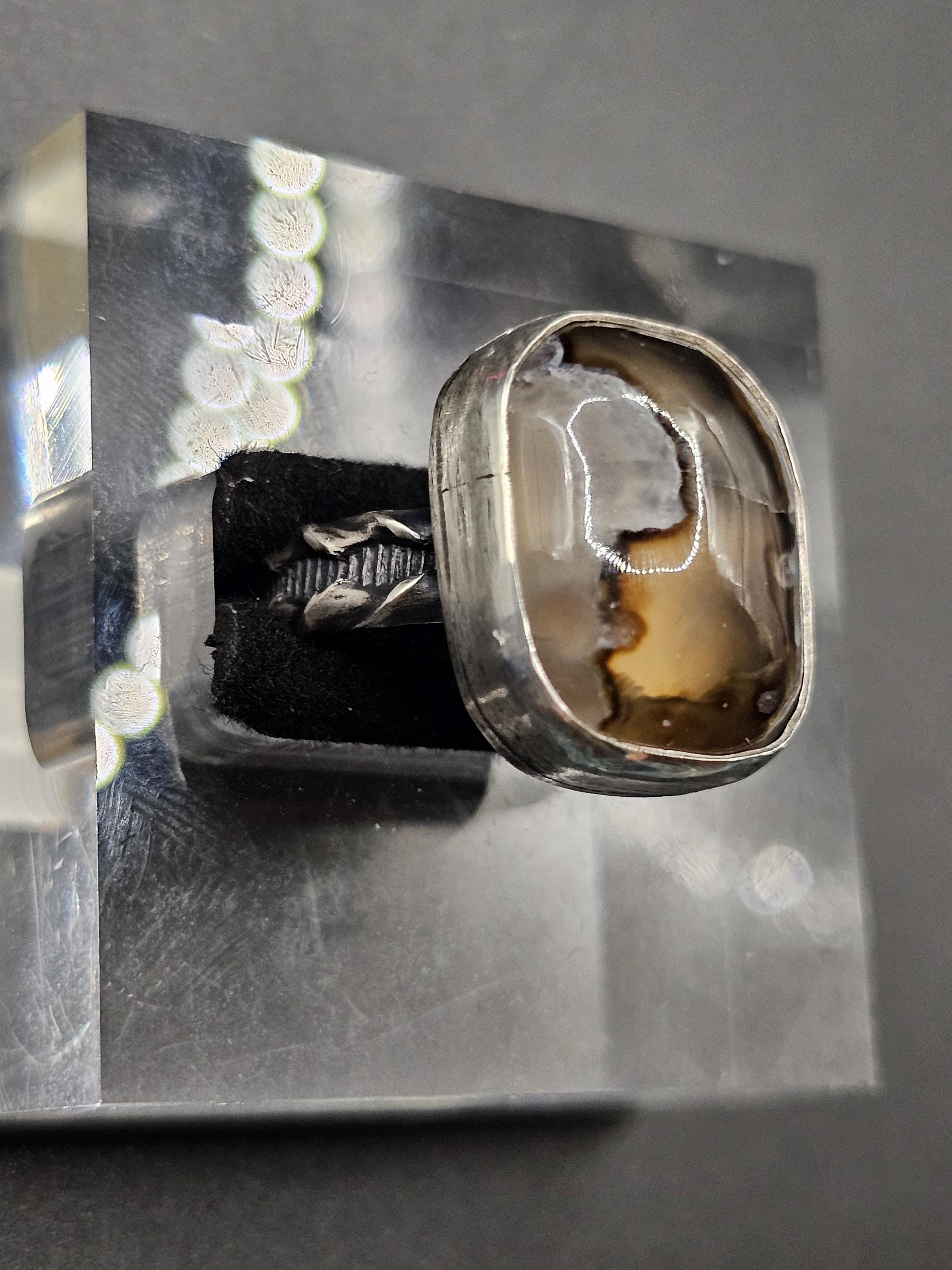 Sterling Silver Ring with Seam Agate. Size 5